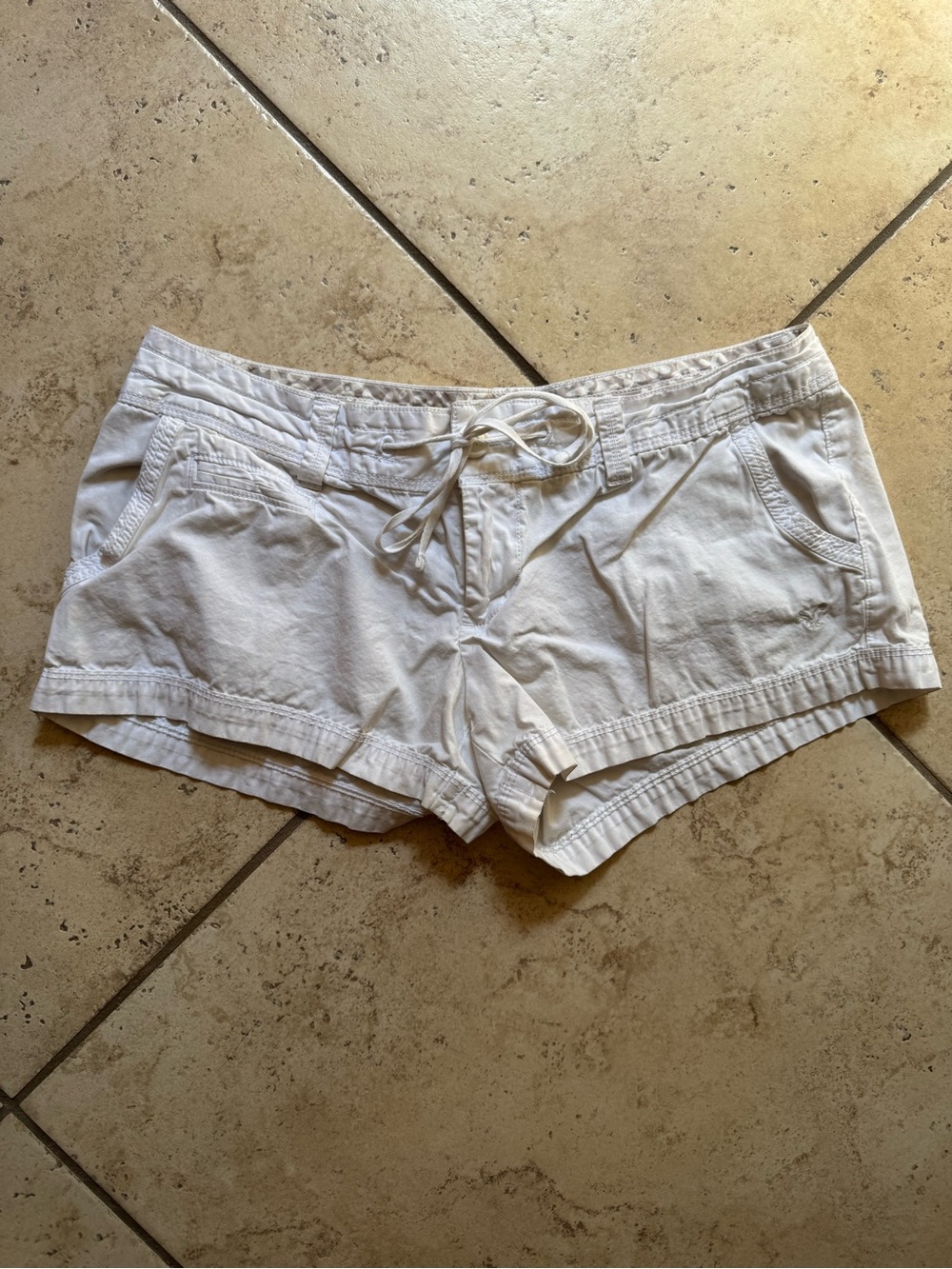 Vintage American Eagle Outfitters White Cotton Tie-Waist Shorts